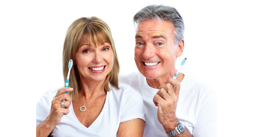 Vệ sinh răng miệng đúng cách là một trong những điều quan trọng người cao tuổi cần phải lưu ý