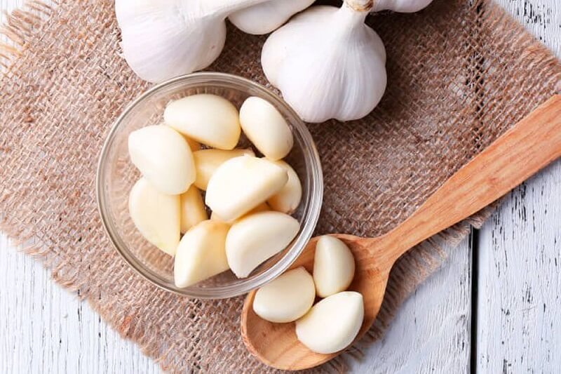 Cải thiện đau nhức bằng cách nhét tỏi vào răng sâu