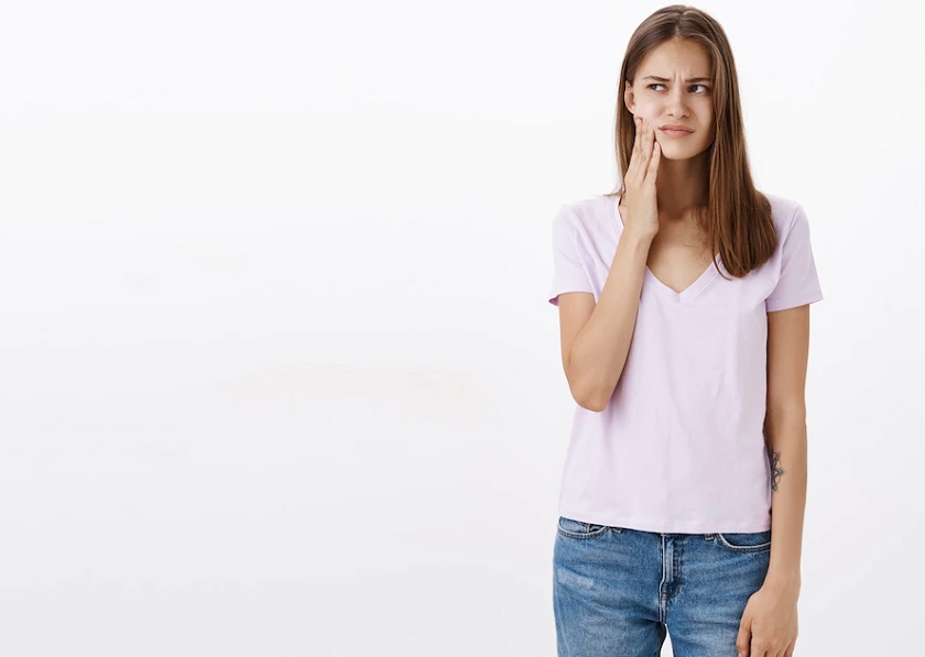 Vết thương nhổ răng khôn bị rách gây chảy máu kéo dài và lâu lành