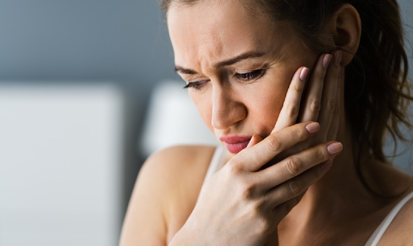 Sau khi nhổ răng khôn nếu không được chăm sóc đúng cách có thể gây đau nhức kéo dài