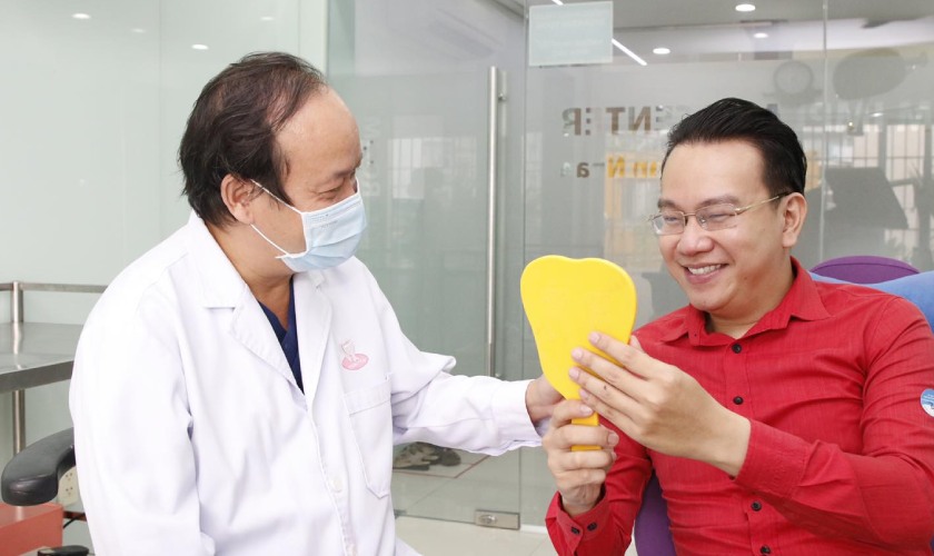 Khách hàng đến khám răng tại nha khoa Nhân Tâm