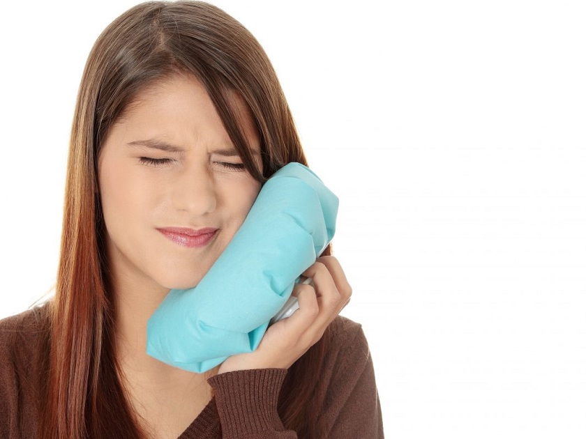 Chườm lạnh giúp giảm đau răng khôn