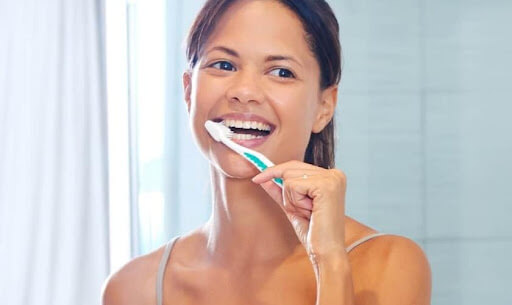 Cần vệ sinh răng miệng sạch sẽ