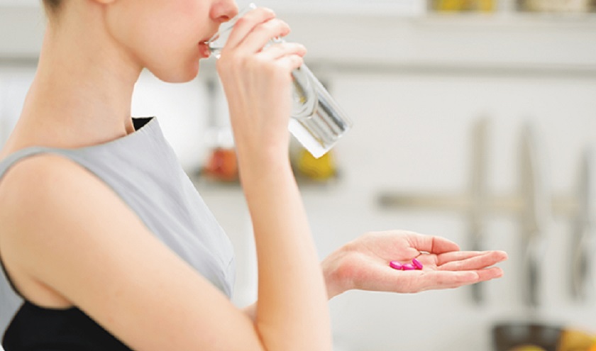 Dùng thuốc theo chỉ định của bác sĩ để cải thiện và làm dịu cảm giác đau sau khi nhổ răng khôn