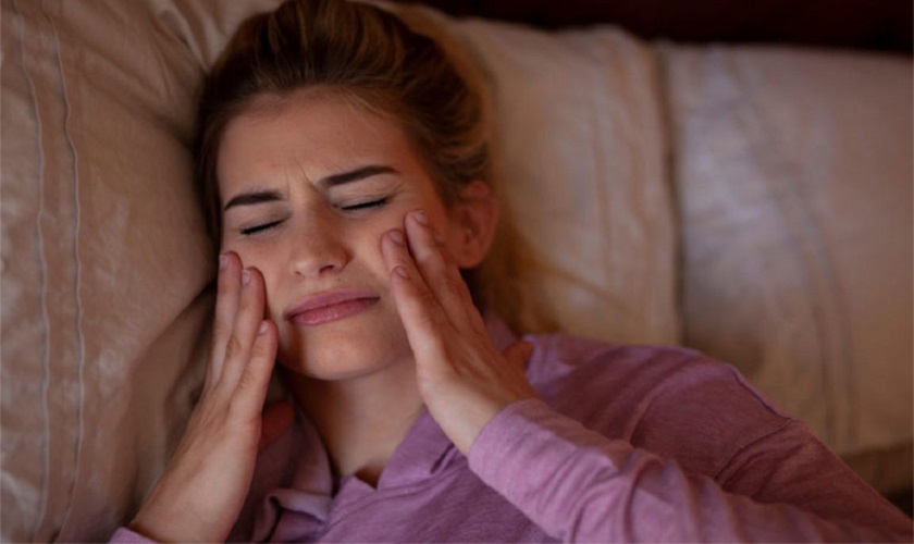 Cơn đau do sâu răng khôn có thể khiến bạn mất ngủ