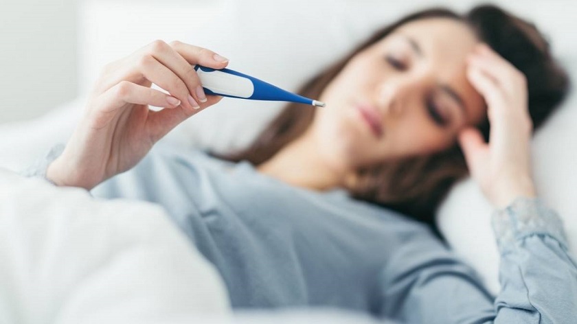 Sốt nhẹ là dấu hiệu thương thấy khi mọc răng khôn