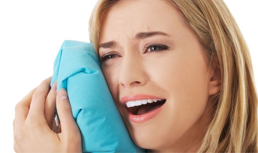 Chườm lạnh sẽ giúp giảm đau nhanh chóng sau khi nhổ răng