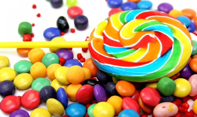 Không nên sử dụng các loại bánh mì, kẹo cứng khi vừa nhổ răng khôn