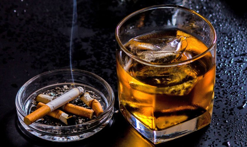 Nên kiêng rượu bia, thuốc lá sau khi nhổ răng