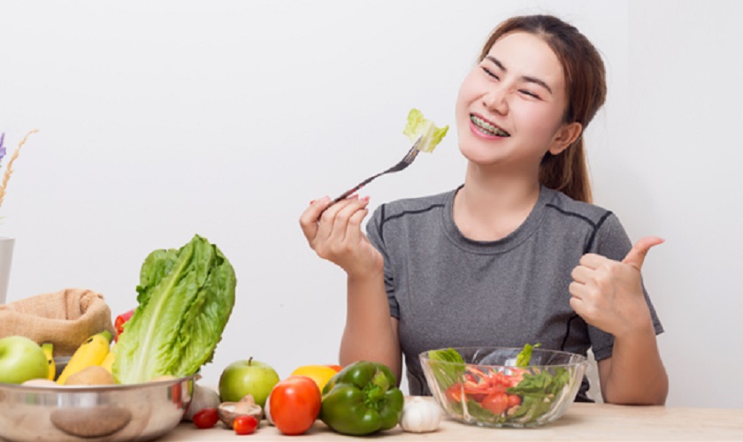 Nên sử dụng các thực phẩm mềm trong giai đoạn đầu niềng răng