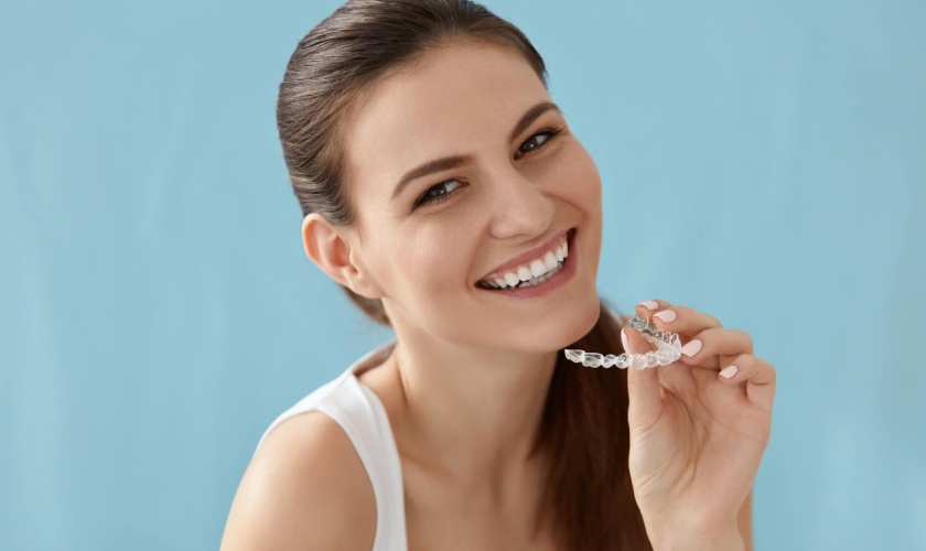 Niềng răng trong suốt có chi phí cao nhất trong các loại niềng răng