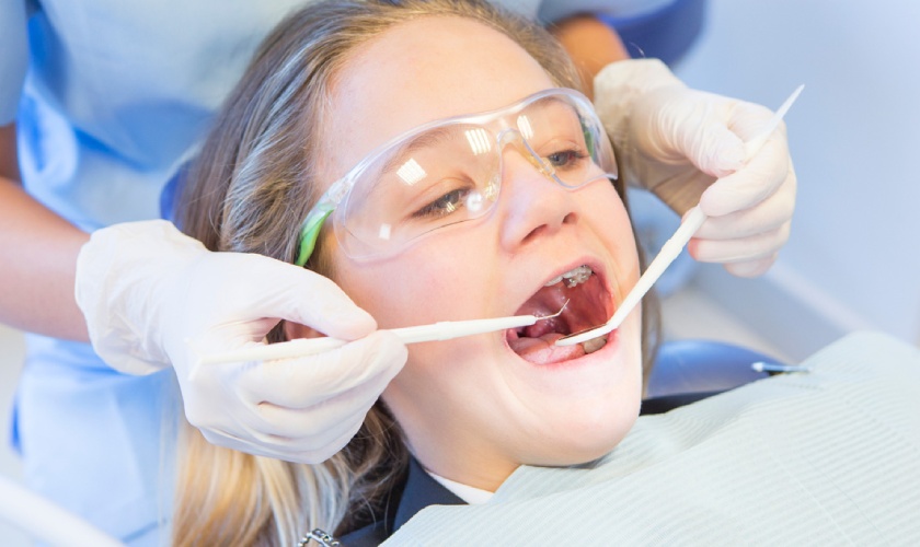 Niềng răng bên trong cần được thực hiện tại địa chỉ nha khoa uy tín