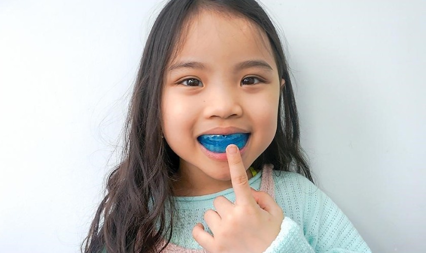 Cần sử dụng niềng răng silicon theo hướng dẫn của bác sĩ