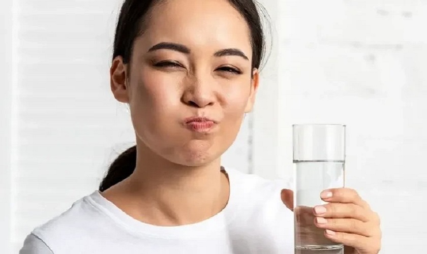 Nên súc miệng bằng nước sạch sau mỗi bữa ăn Nên súc miệng bằng nước sạch sau mỗi bữa ăn