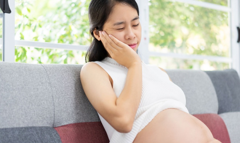 Bà bầu rất dễ bị đau răng