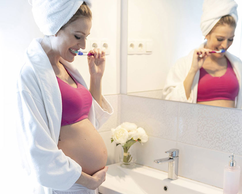 Phụ nữ khi mang thai nên chú ý đến việc vệ sinh răng miệng