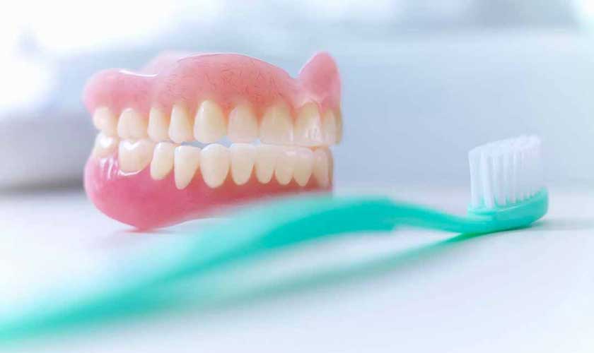 Chăm sóc răng giả theo đúng hướng dẫn để nâng cao hiệu quả sử dụng