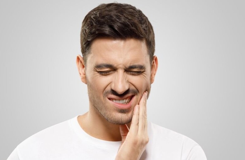 Răng hàm bị sâu gây đau nhức dữ dội