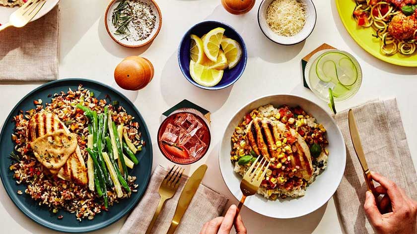 Vì có khả năng chịu lực cao nên bạn không cần lo ngại về việc ăn nhai sau phục hình răng sứ Emax