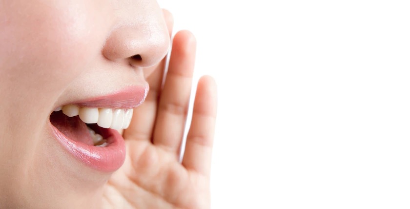 Bọc răng sứ có gây biến chứng cho răng miệng không?