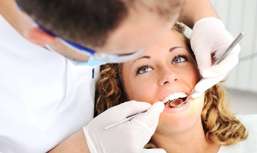 Chọn lựa trung tâm nha khoa tốt để hạn chế ê buốt sau khi làm răng sứ