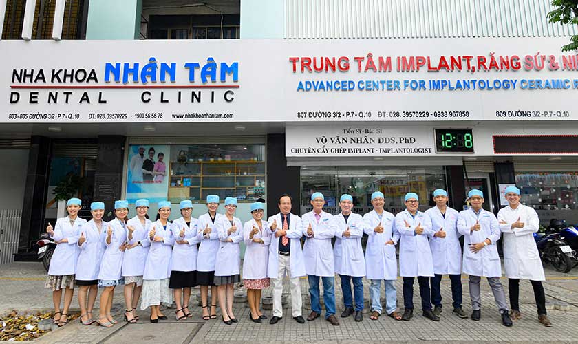 Nha khoa Nhân Tâm hội tụ đội ngũ bác sĩ chuyên môn cao, nhiều năm kinh nghiệm