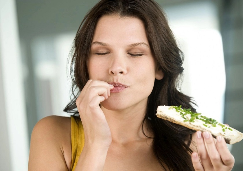 Răng sứ titan giúp phục hồi chức năng ăn nhai