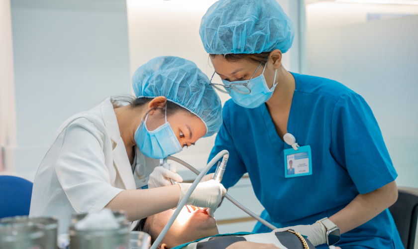 Bọc răng sứ cao cấp an toàn, hiệu quả tại Nha khoa Nhân Tâm