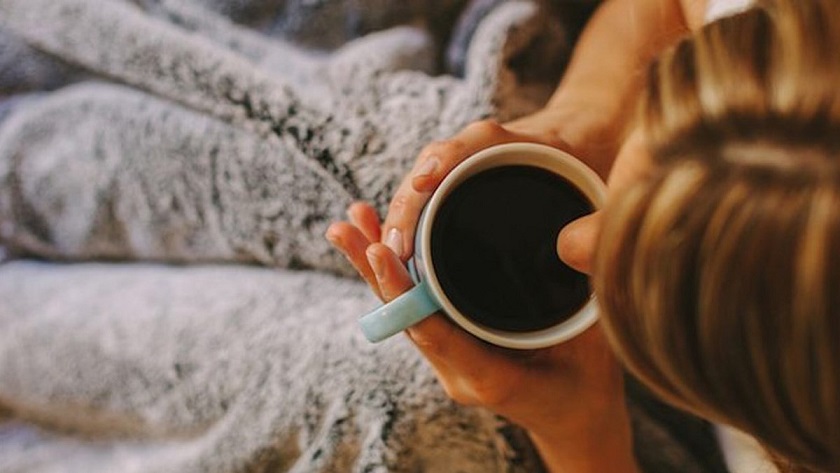 Hạn chế uống cà phê sau khi bọc răng sứ