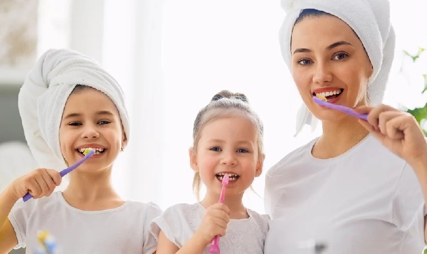 Cha mẹ hãy cùng bé tập đánh răng