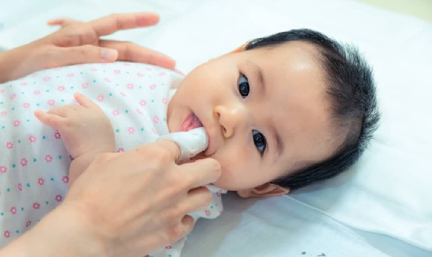 Dung dịch rơ miệng mang lại nhiều lợi ích cho sức khỏe răng miệng của trẻ