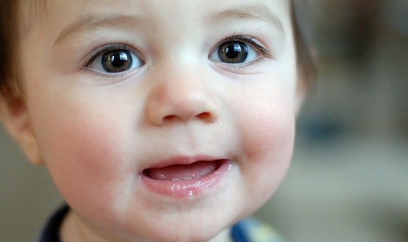 Dấu hiệu khi trẻ mọc răng đó là chảy nhiều nước dãi
