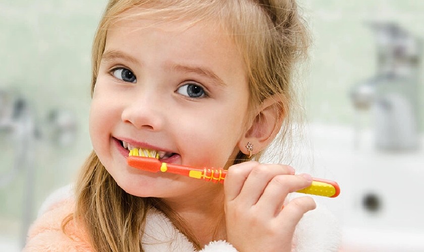 Vệ sinh răng miệng kém là nguyên nhân hàng đầu khiến trẻ bị sún răng