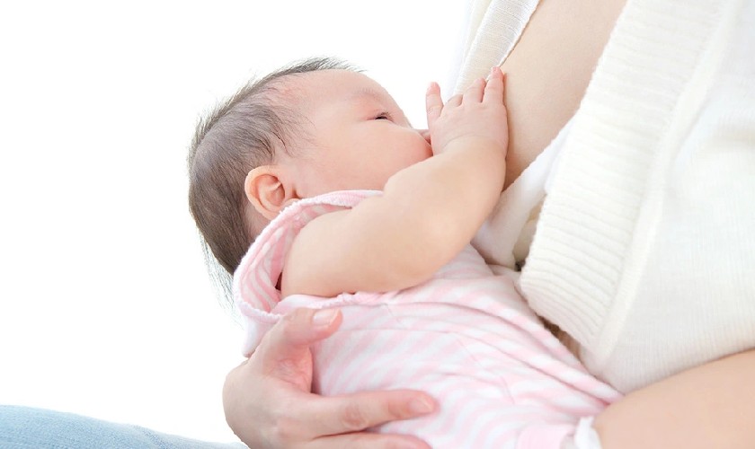 Cho trẻ bú mẹ đầy đủ