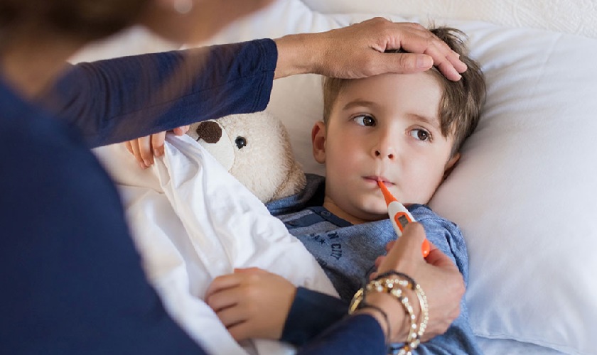 Trẻ sốt mọc răng 39 độ nếu không kèm theo triệu chứng bất thường thì không quá lo ngại