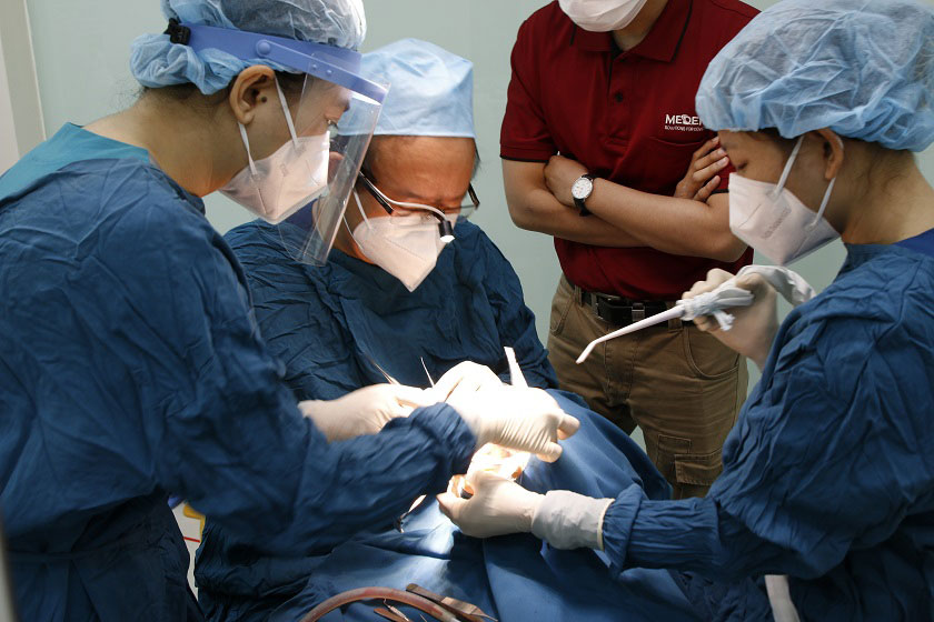 Trình độ bác sĩ là một trong những yếu tố chi phối giá thành dịch vụ cấy Implant Trình độ bác sĩ là một trong những yếu tố chi phối giá thành dịch vụ cấy Implant