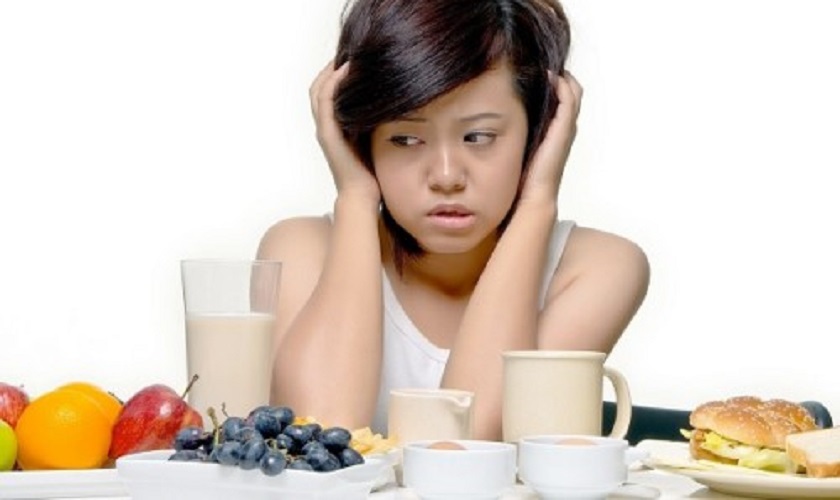 Sau khi nhổ răng bao lâu thì được ăn?