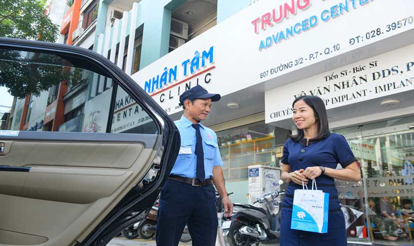 Khách hàng tại Nhân Tâm được chăm sóc tận tâm và chu đáo