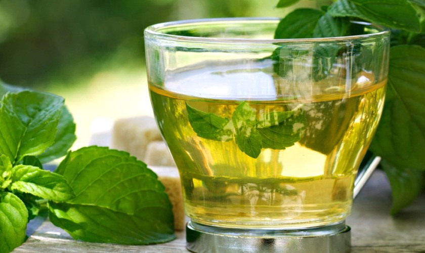 Bạc hà có đặc tính gây tê nên làm dịu cơn đau nhức răng hiệu quả