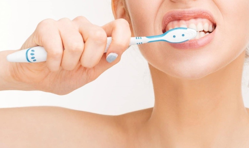 Vệ sinh răng miệng sai cách là nguyên nhân hàng đầu khiến răng bị sâu