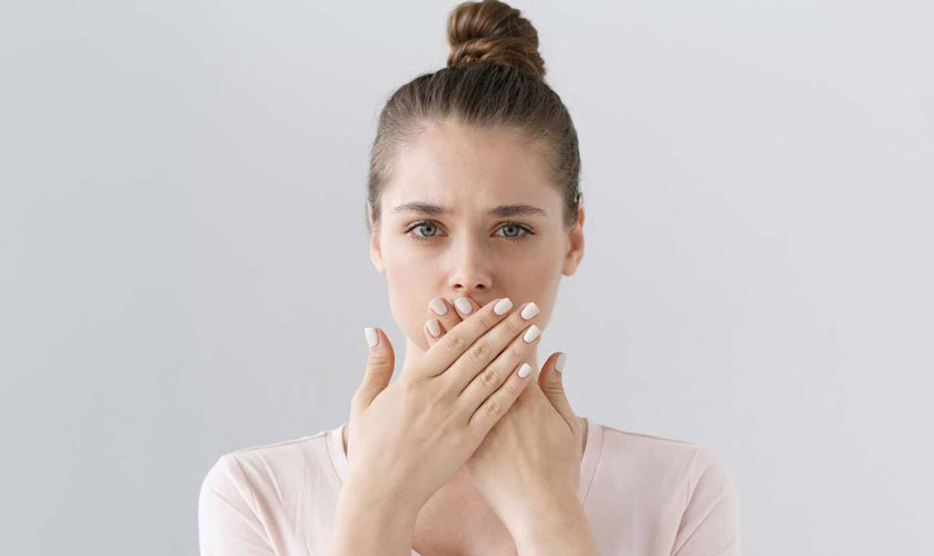 Sâu răng bị hôi miệng phải làm sao? 