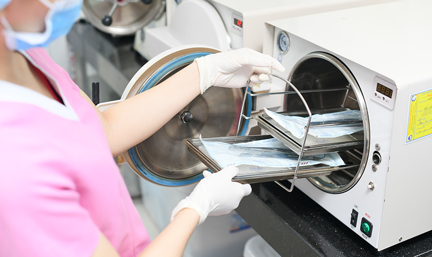 Nha khoa Nhân Tâm luôn chú trọng đến yếu tố vô trùng, đảm bảo an toàn tuyệt đối cho quý khách hàng