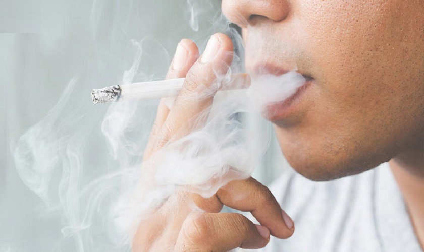 Hút thuốc lá thường xuyên cũng là một nguyên nhân khiến răng bị sâu