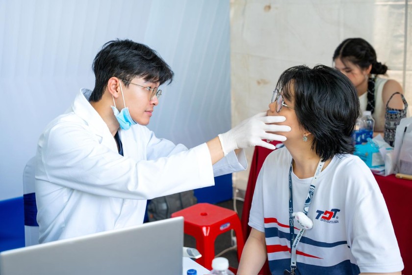 Khám và tư vấn răng miệng miễn phí