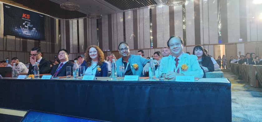 TS.BS Võ Văn Nhân báo cáo