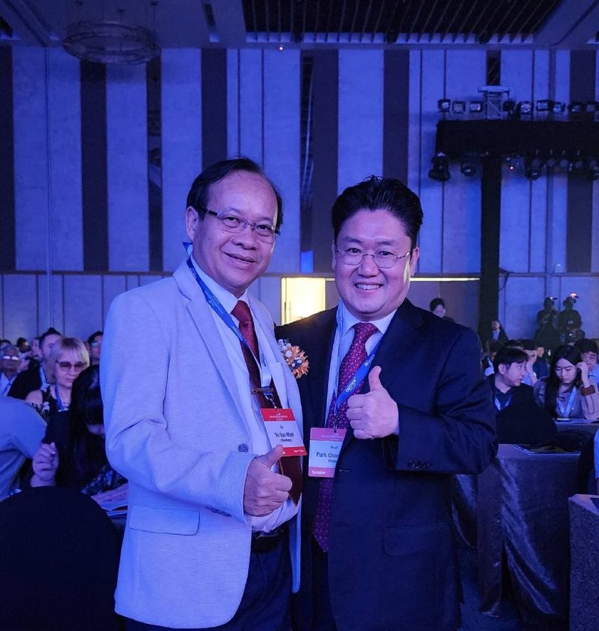 TS.BS Võ Văn Nhân báo cáo