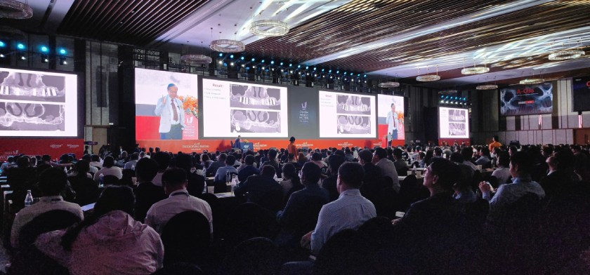 TS.BS Võ Văn Nhân báo cáo