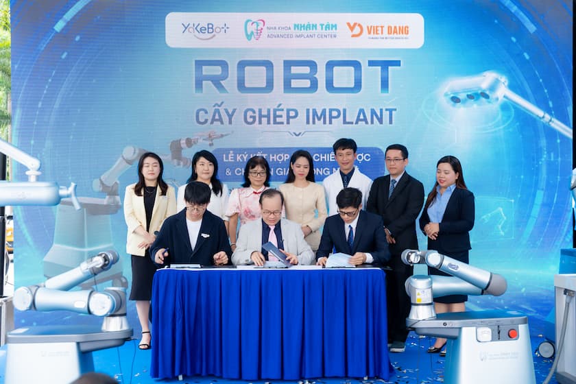 Hình: Sự kiện ký kết của Hệ sinh thái Nha khoa Nhân Tâm, Công ty Công nghệ YakeBot