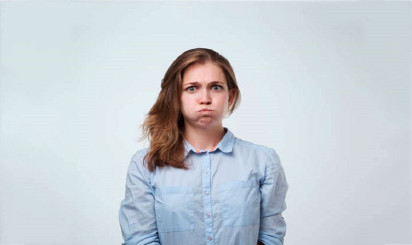 Động tác căng da má