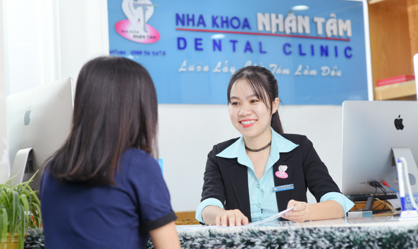 Tư vấn Khách hàng tại Nha khoa Nhân Tâm